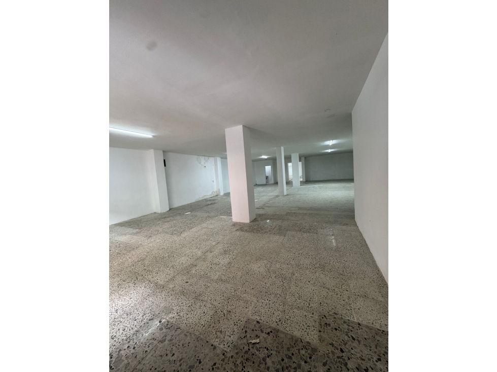 SE ARRIENDA BODEGA EN LA AMERICA — foto 3