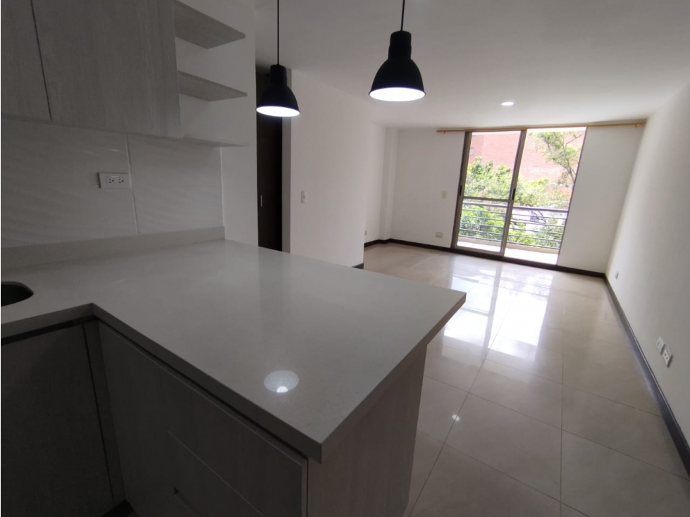 SE ARRIENDA APARTAMENTO EN EL SECTOR DE LAURELES — foto 2