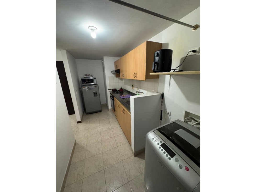 SE ARRIENDA APARTAMENTO EN LA LOMA DE LOS BERNAL — foto 4