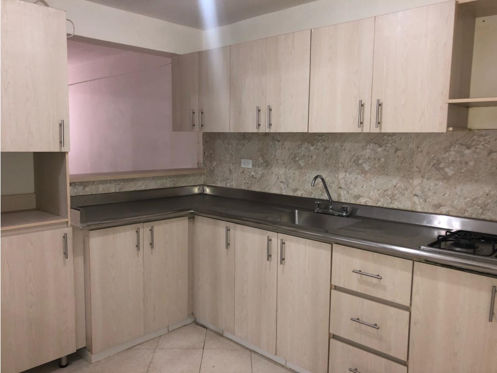 SE ARRIENDA APARTAMENTO EN EL SECTOR BELEN LAS PLAYAS PRIMER PISO