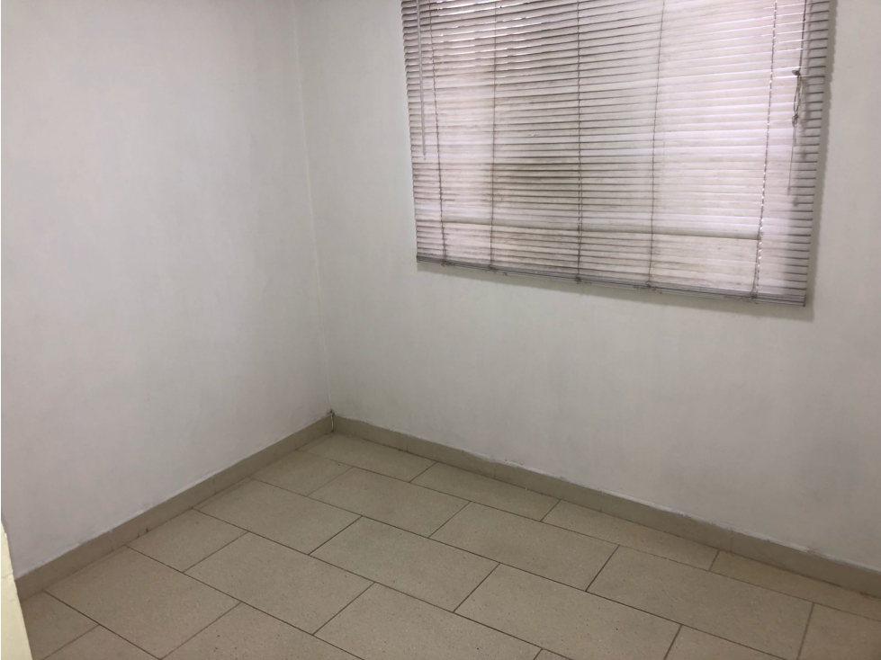 SE ARRIENDA CASA PRIMER PISO A DOS CUADRAS DE LA IGLESIA SANTA GEMA — foto 5