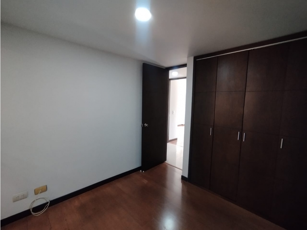 SE ARRIENDA APARTAMENTO EN EL SECTOR DE LAURELES — foto 4