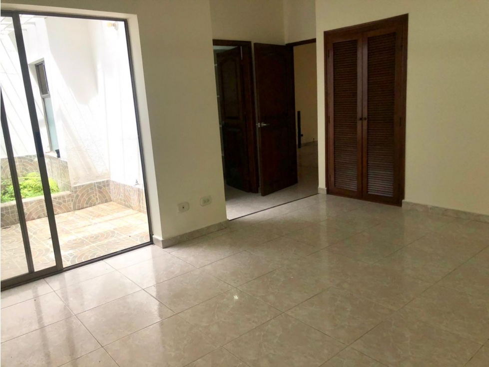 SE ARRIENDA CASA EN LA CASTELLANA