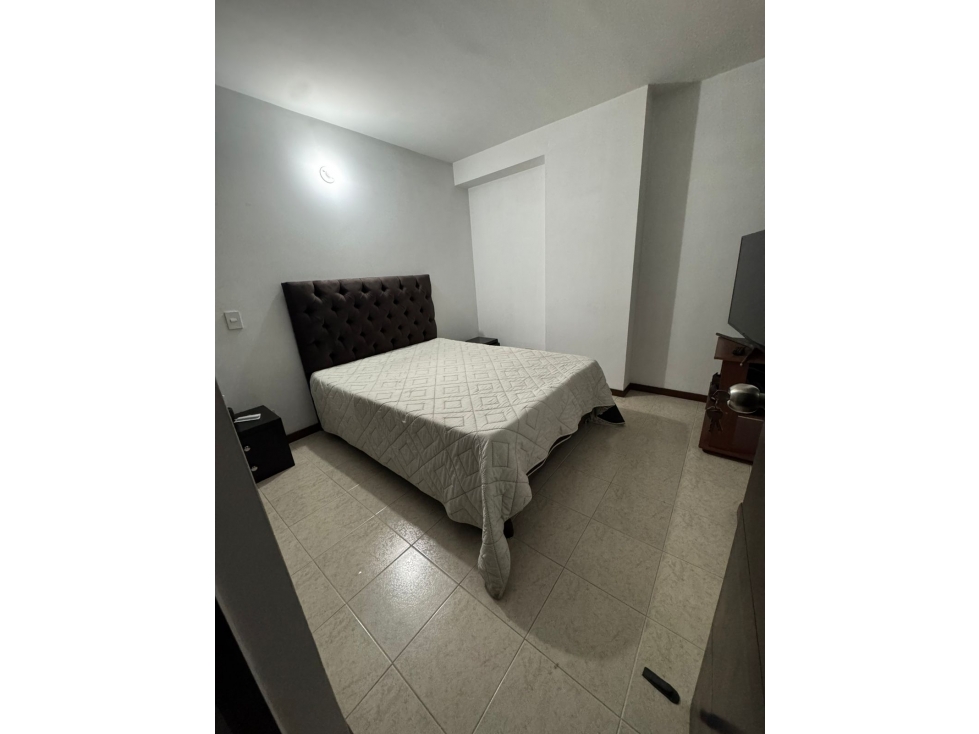 SE ARRIENDA APARTAMENTO EN LA LOMA DE LOS BERNAL — foto 5