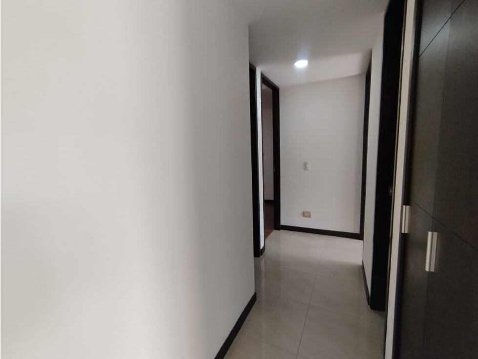 SE ARRIENDA APARTAMENTO EN EL SECTOR DE LAURELES — foto 5