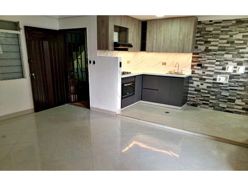 SE ARRIENDA APARTAMENTO EN SANTA TERESITA SECTOR CORAZONISTA