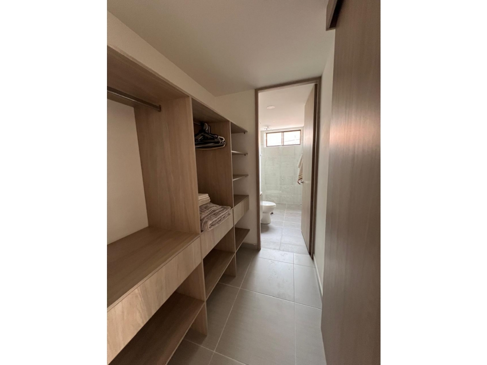 SE ARRIENDA APARTAMENTO EN LA CASTELLANA — foto 4