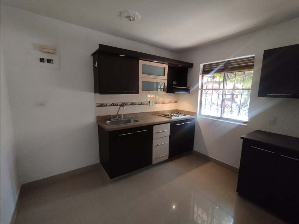 Se arrienda casa en el sector de Belén Miravalle primer piso