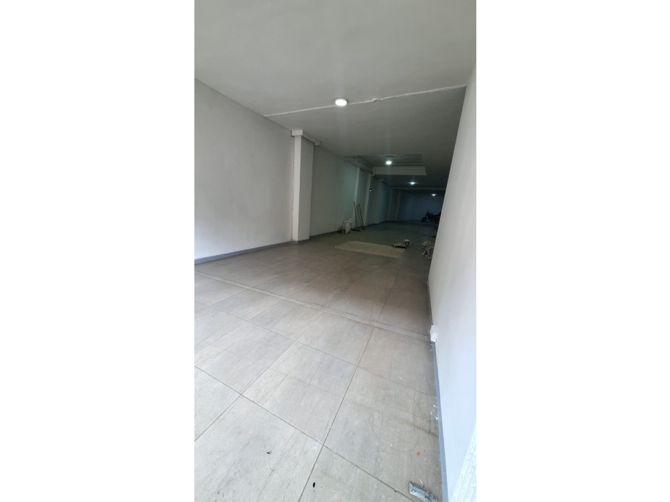 ARRIENDO LOCAL EN EL SECTOR DE ANDALUCIA
