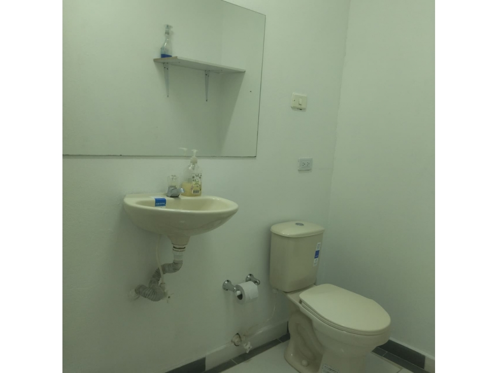 ARRIENDO LOCAL CON BODEGA EN COPACABANA - 2