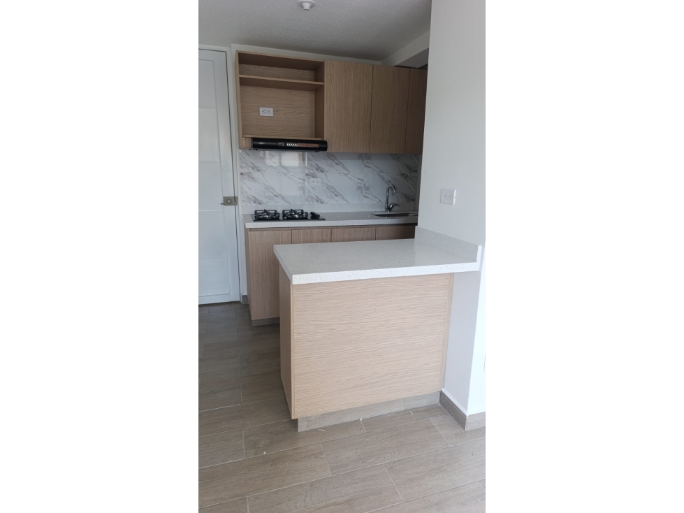 ARRIENDO APARTAMENTO EN EL SECTOR DE SERRAMONTE — foto 2