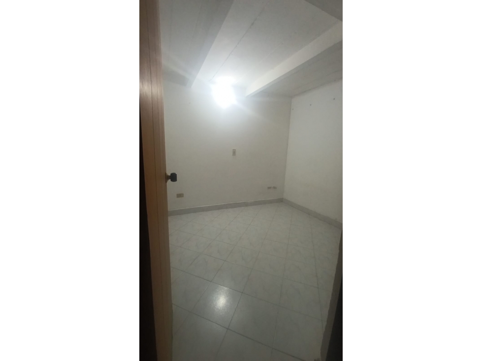 ARRIENDO APARTAMENTO EN EL SECTOR DE NAVARRA — foto 2