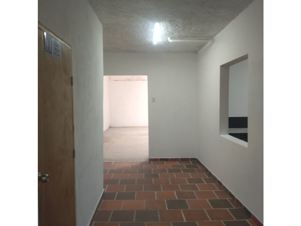 ARRIENDO LOCAL CON BODEGA EN COPACABANA - 3
