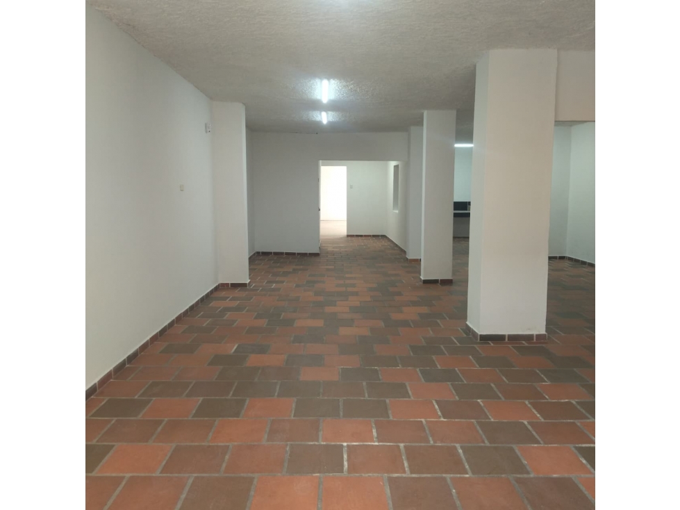 ARRIENDO LOCAL CON BODEGA EN COPACABANA - 4
