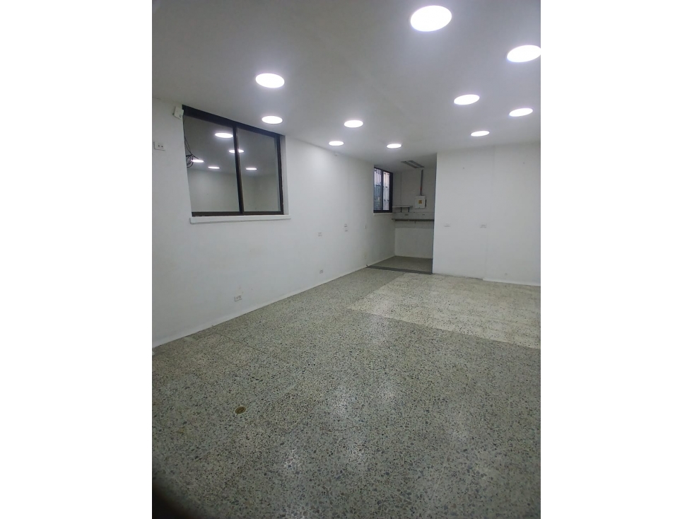 DISPONIBLE LOCAL — foto 4