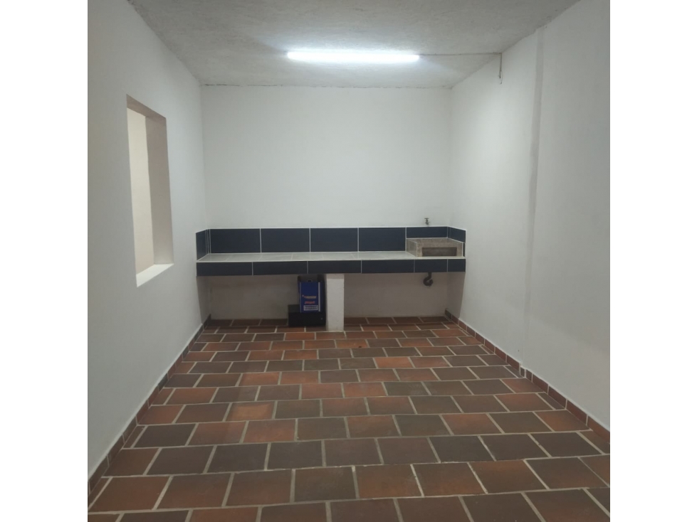 ARRIENDO LOCAL CON BODEGA EN COPACABANA - 5