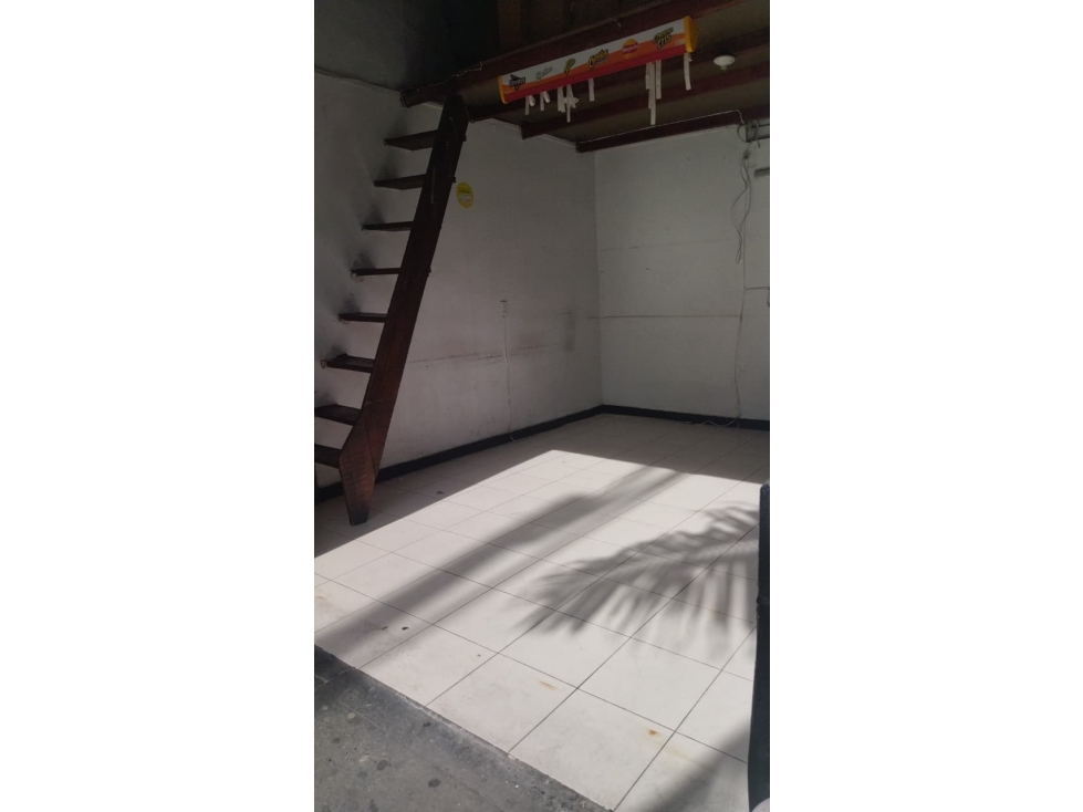 ARRIENDO LOCAL EN EL SECTOR DE MANCHESTER - 3