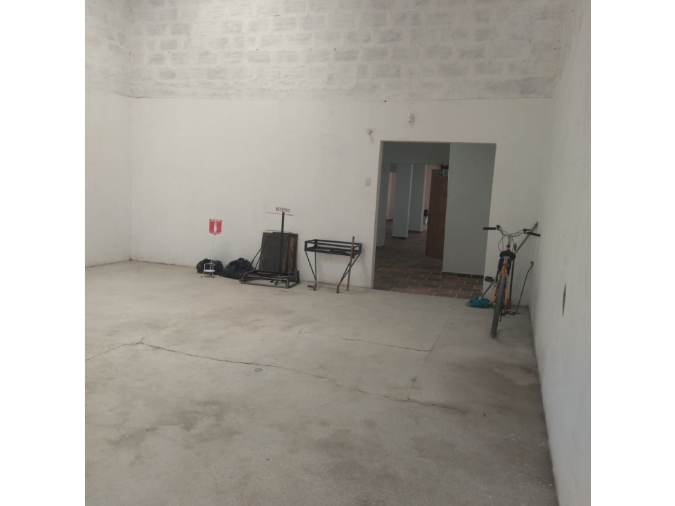 ARRIENDO LOCAL CON BODEGA EN COPACABANA - 6