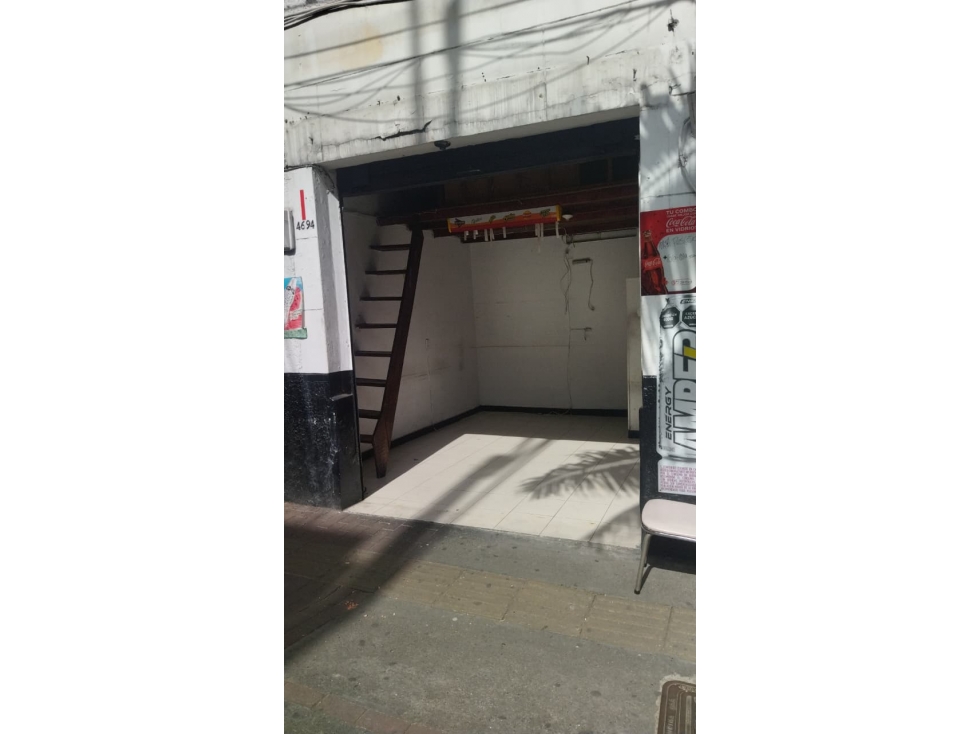 ARRIENDO LOCAL EN EL SECTOR DE MANCHESTER - 4