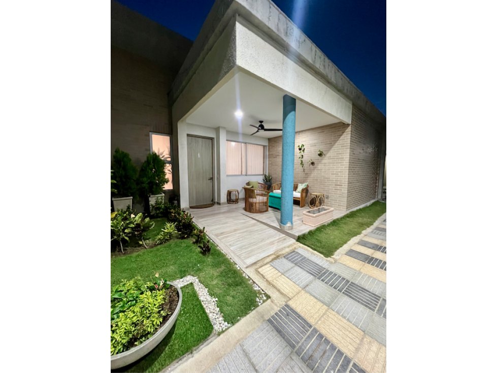 EXCLUSIVO VENDO CASA MODERNA - Frente al Mar a 15 Min de B/quilla: