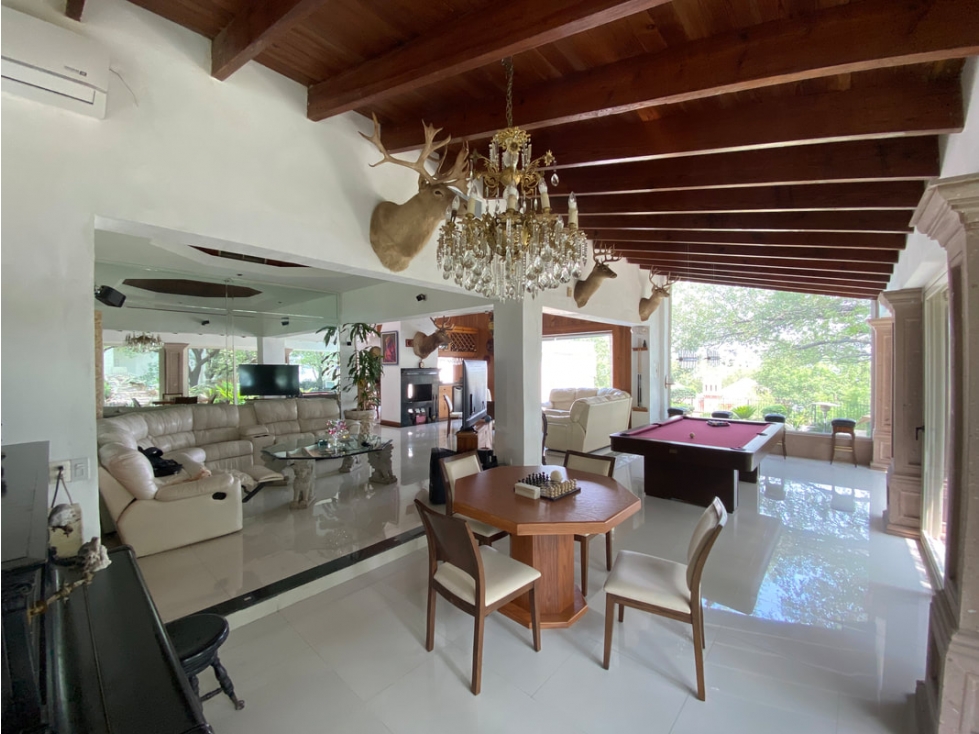 Casa en Venta en Valle de San Ángel. San Pedro Garza García. N.L. - 2