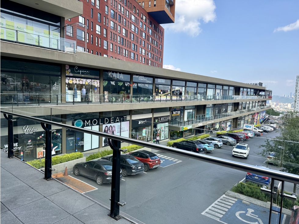Locales en Plaza Comercial, Colinas de San Jeronimo, Monterrey NL — foto 2