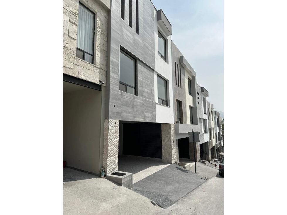 Casa en Venta En Paseo del Vergel, Carretera Nacional, Monterrey, N.L