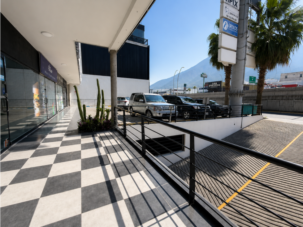Local en Renta sobre Av Leones, Cumbres Elite, Monterrey, Nuevo Leon - 6