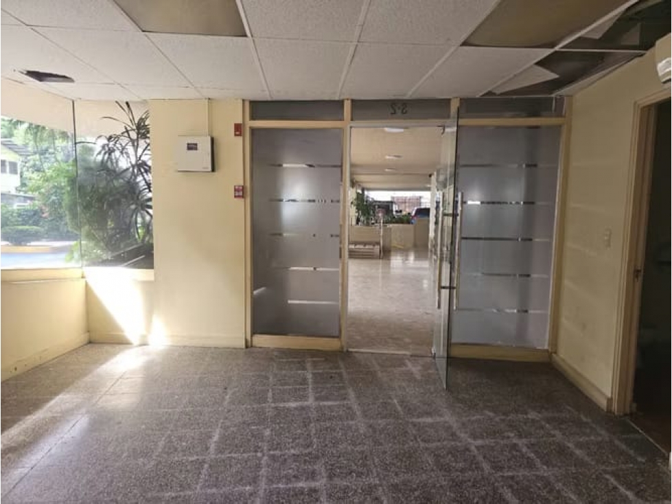 VENTA DE LOCAL EN OBARRIO PH COMOSA — foto 2