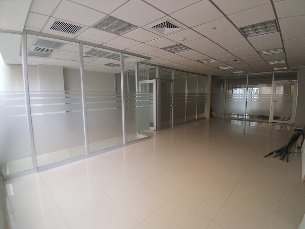 ALQUILER DE OFICINA EN CALLE 50 TORRE BANESCO OCEAN BUSINESS PLAZA — foto 2