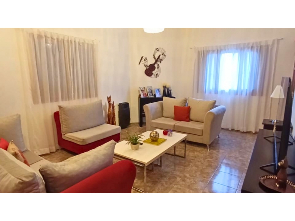 Casa en venta Buenos Aires 1004, 3 dorm + oficina, cocherA - 1