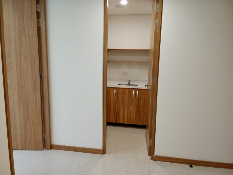 ARRIENDO CONSULTORIO SECTOR LA AMERICA - CLINICA BUONAVITTA — foto 2