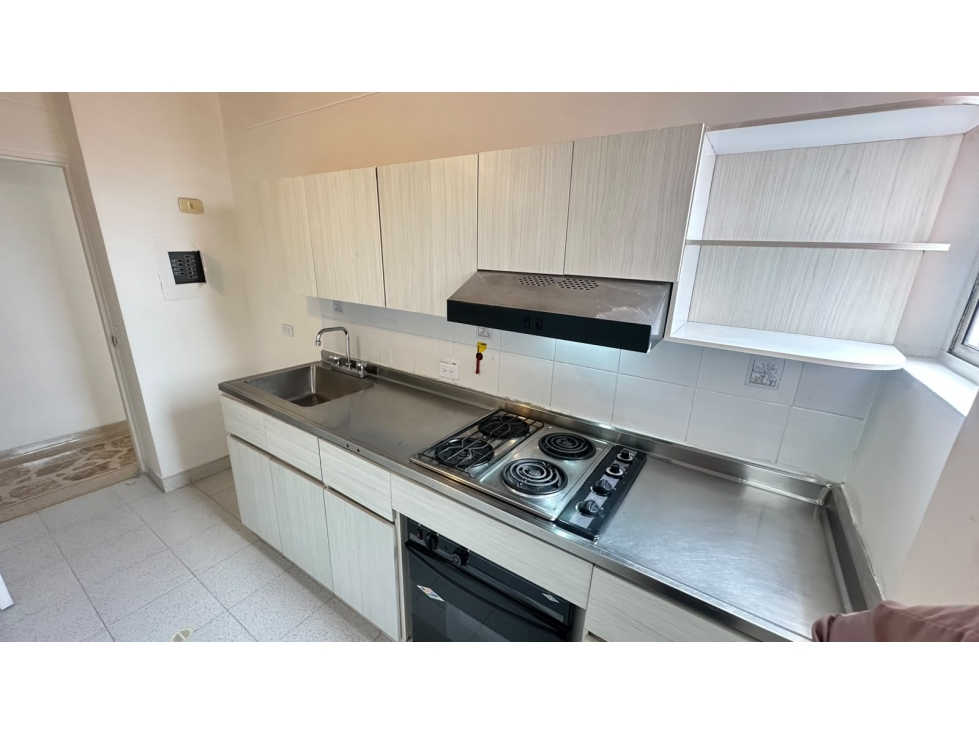 ARRIENDO APARTAMENTO CERCA A LA ESTACION FLORESTA — foto 2