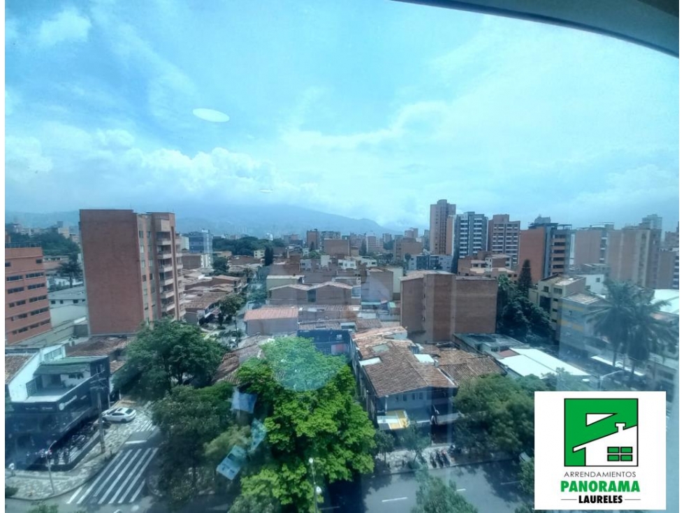 Oficina en arriendo sector laureles en edificio empresarial