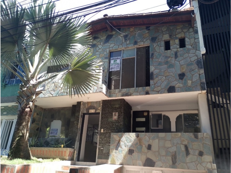 ARRIENDO CASA UNIFAMILIAR DE 360 METROS PRA ACTIVIDAD COMERCIAL