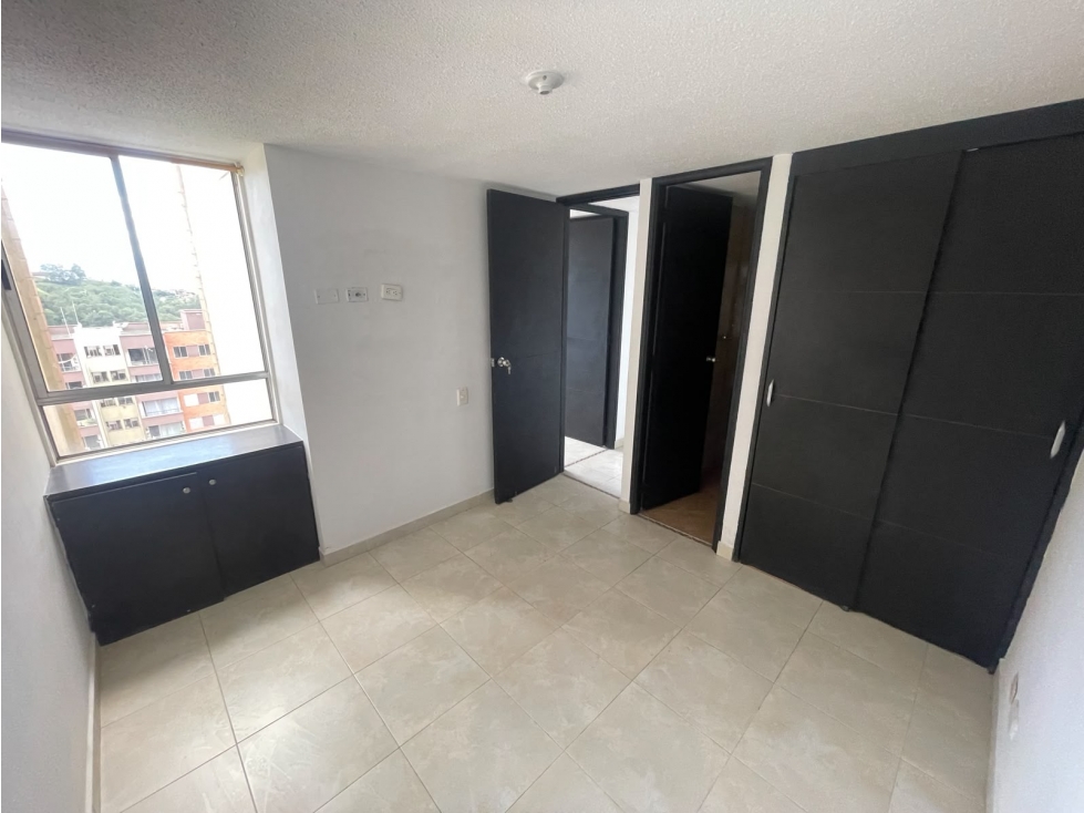 APARTAMENTO EN ARRIENDO SECTOR LOMA DE LOS BERNAL — foto 4