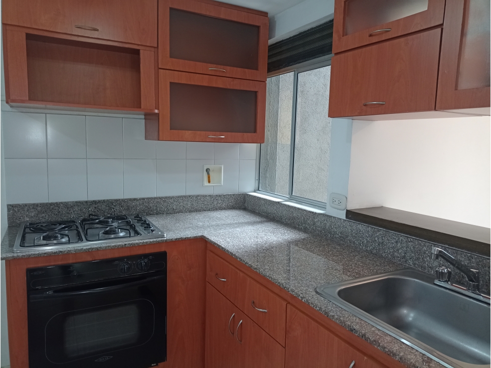 arriendo apartamento en el poblado en unidad cerrada — foto 2