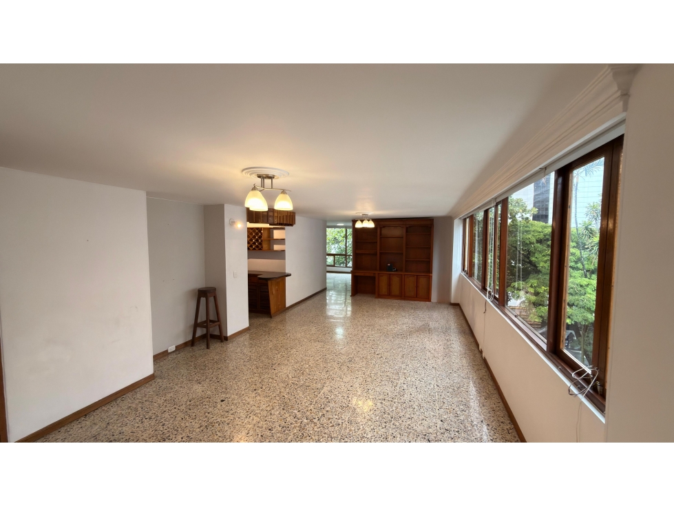 ARRIENDO APARTAMENTO SECTOR POBLADO,CERCA A LA CLINICA LAS VEGAS