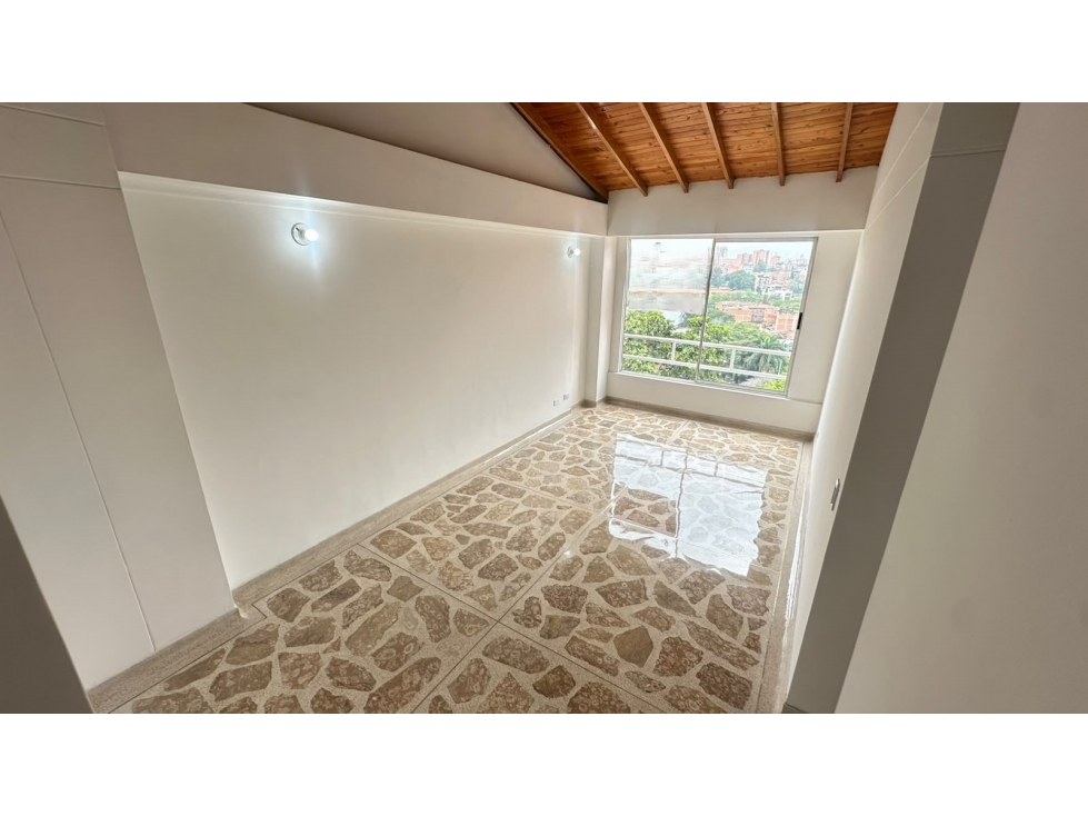 ARRIENDO APARTAMENTO CERCA A LA ESTACION FLORESTA — foto 3