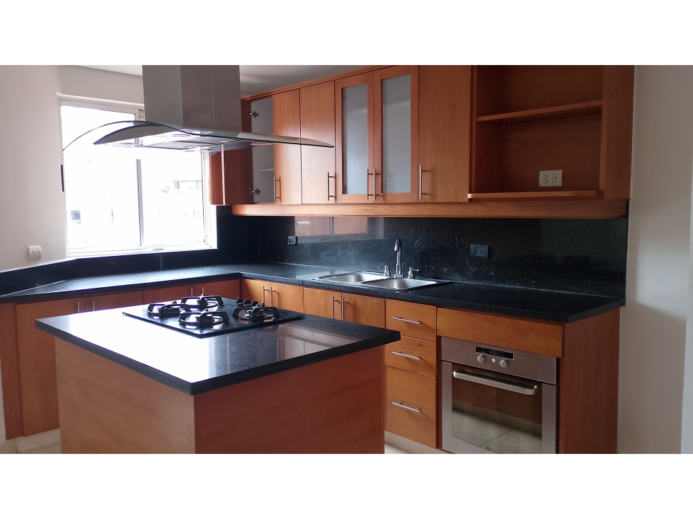 arriendo apartamento piso 11 de 200 metros moderno