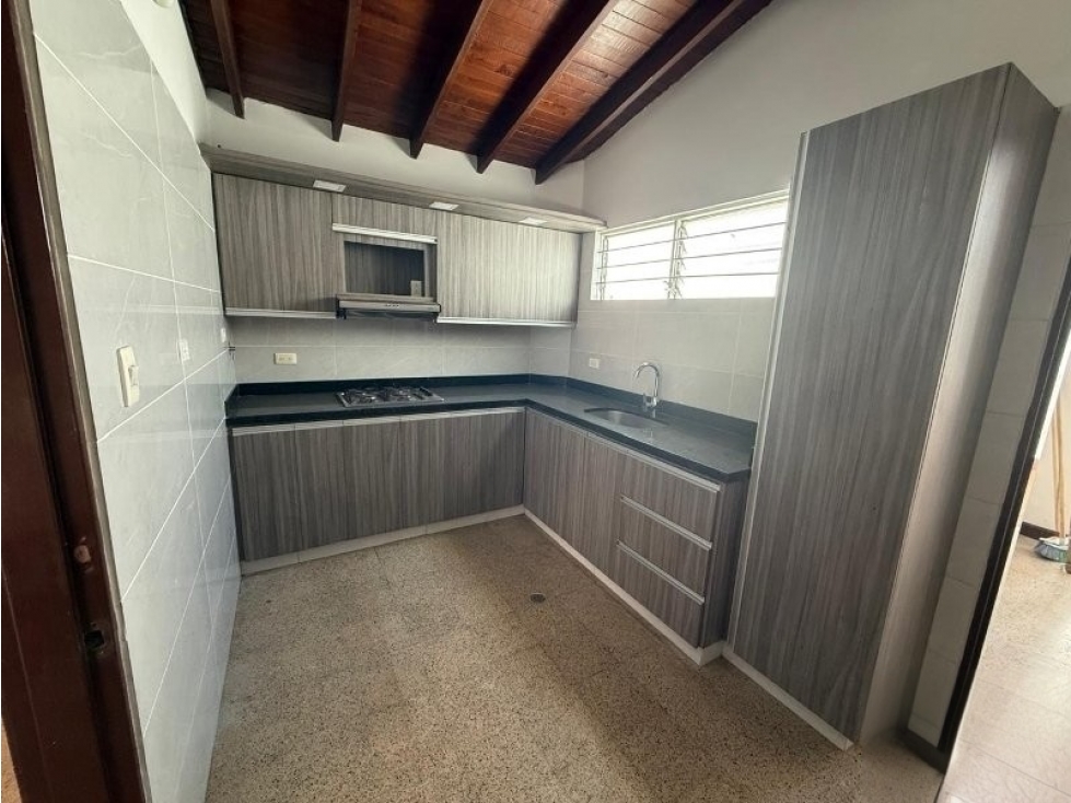 CASA EN ARRIENDO  SEGUNDO PISO SECTOR VELODROMO
