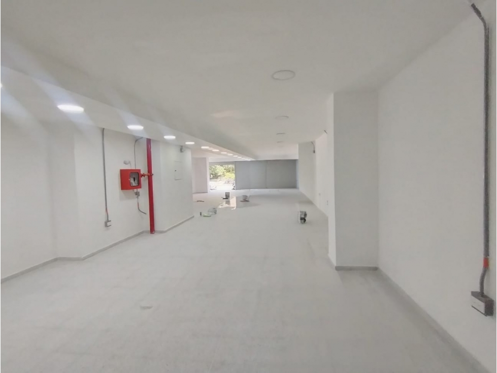 LOCAL EN ARRIENDO LAURELES, AVENIDA 80