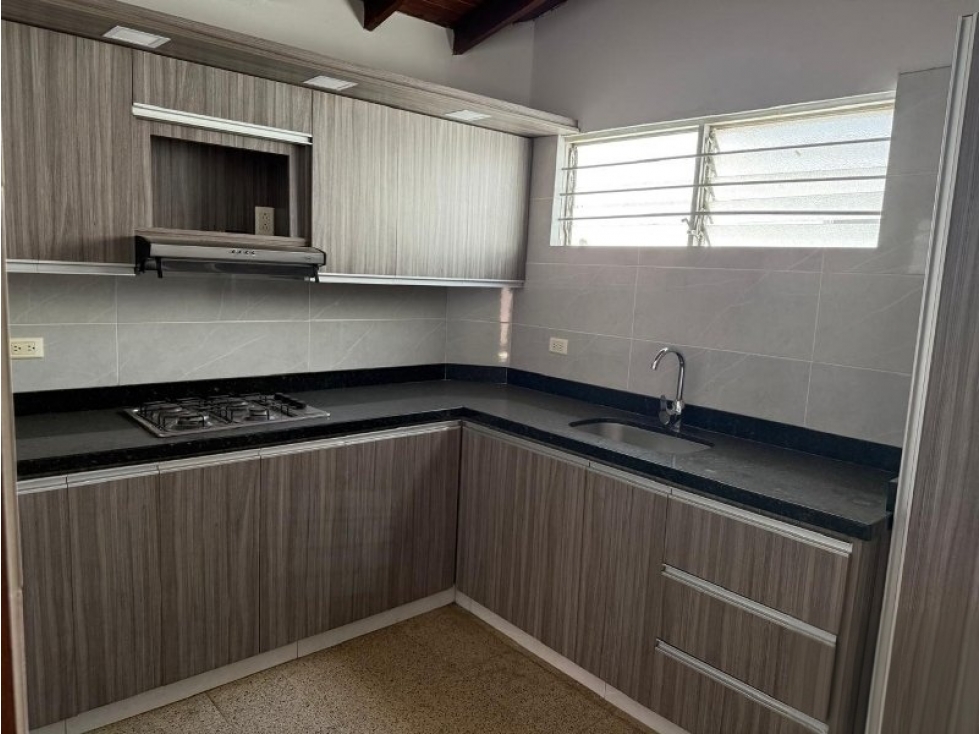 CASA EN ARRIENDO SEGUNDO PISO SECTOR VELODROMO