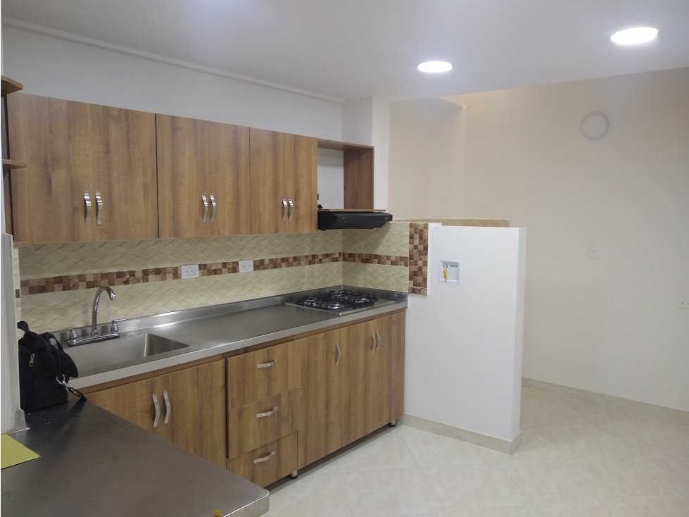 EXCELENTE APARTAMENTO EN ARRIENDO SECTOR SIMON BOLIVAR