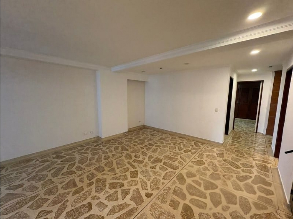 EXCELENTE APARTAMENTO EN ARRIENDO SECTOR LAURELES — foto 2