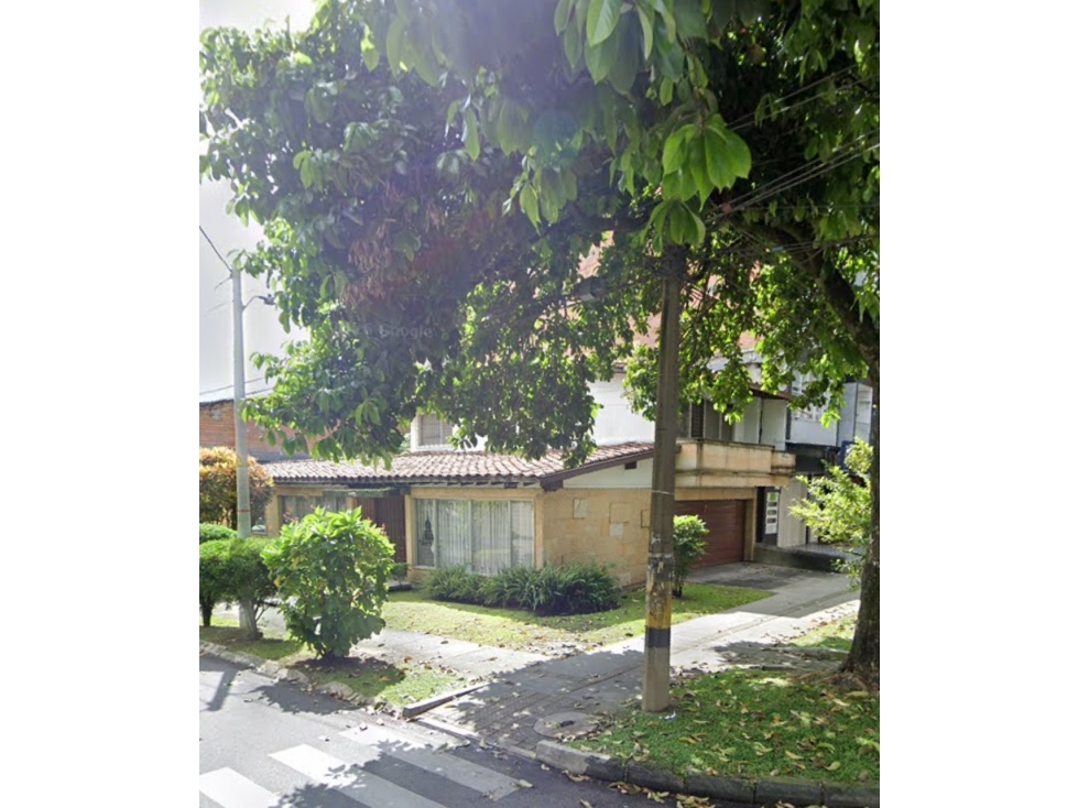 Casa esquinera en arriendo Laureles El Nogal — foto 2