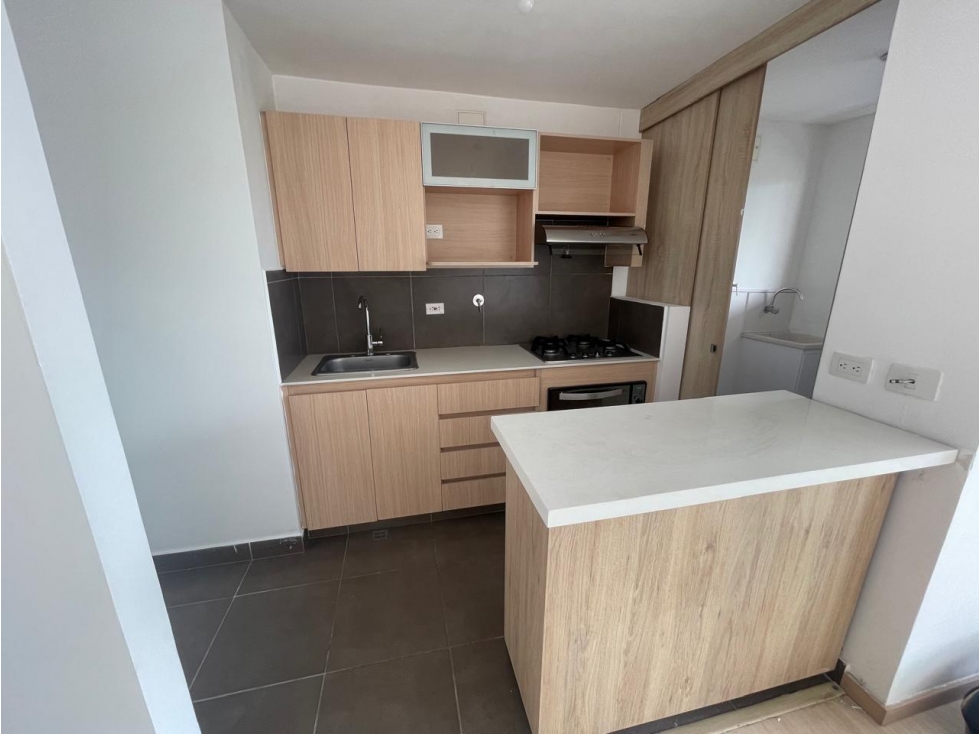 APARTAMENTO MODERNO EN ARRIENDO LOMA DEL ESMERALDAL — foto 2