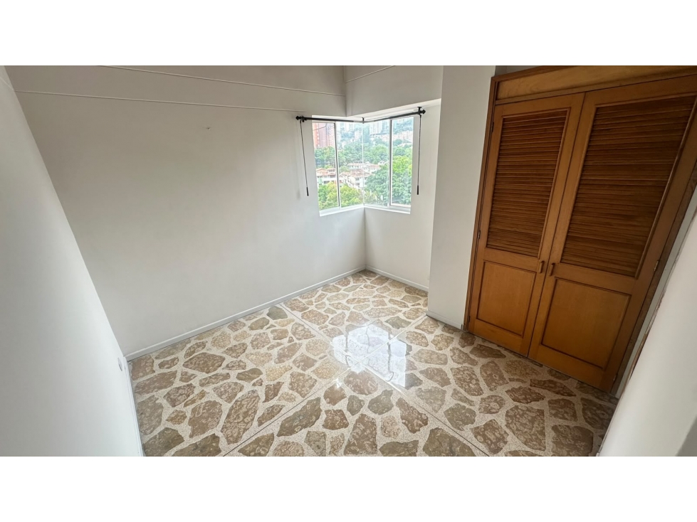 ARRIENDO APARTAMENTO CERCA A LA ESTACION FLORESTA — foto 5