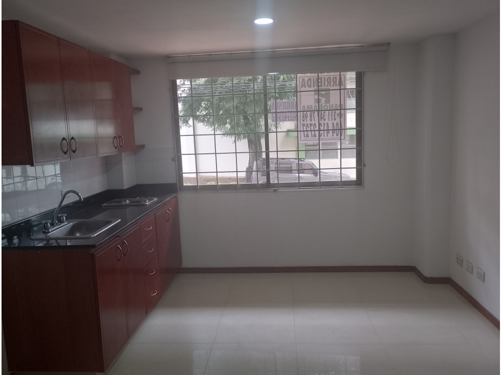 ARRIENDO APARTAESTUDIO OCTAVO PISO CON ASCENSOR — foto 2