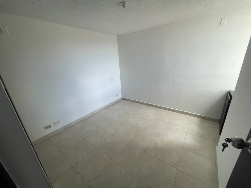APARTAMENTO EN ARRIENDO SECTOR LOMA DE LOS BERNAL — foto 3